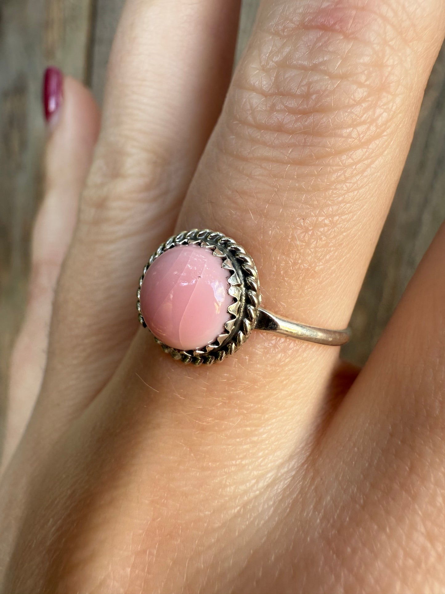 Navajo Pink Conch Esther White Sterling Silver Ring -Size 7.5