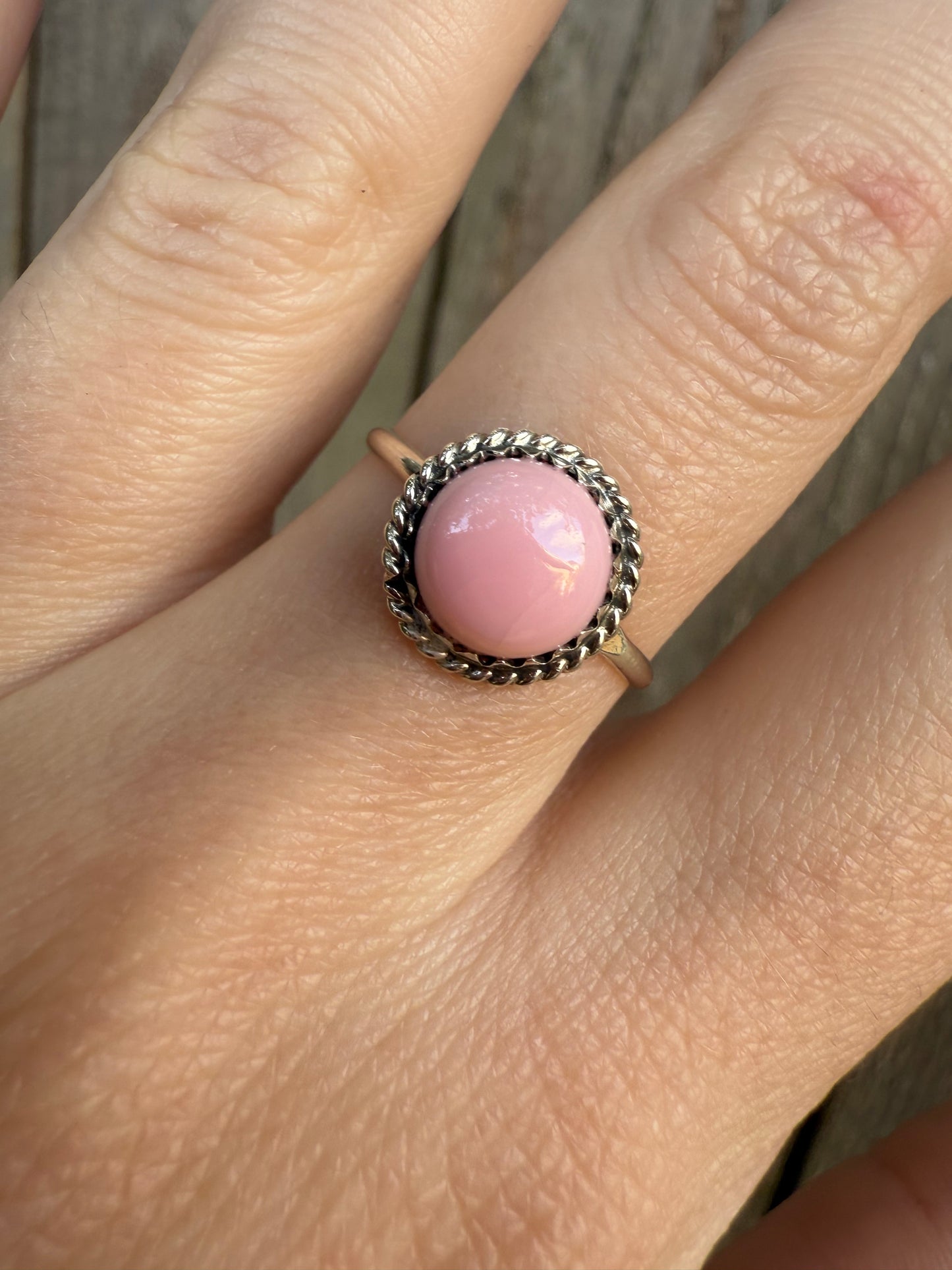 Navajo Pink Conch Esther White Sterling Silver Ring -Size 7.5